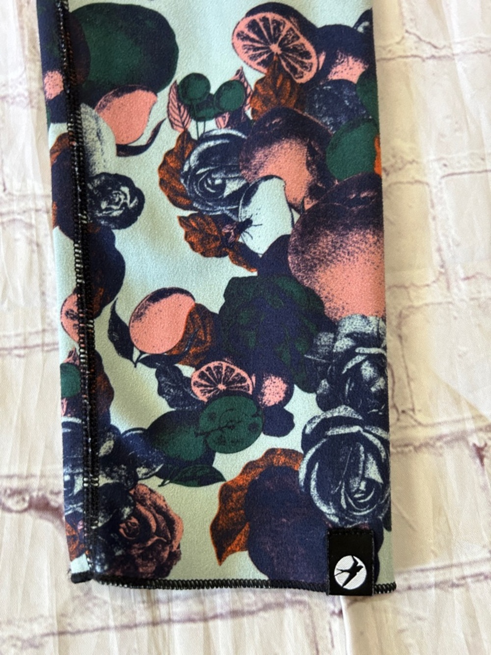 Oiselle Bird Hug Reversible Tights Moody Floral Navy Size 6 Small Soft Pocket - Picture 3 of 8